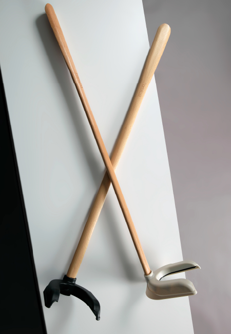 AA22 versatile design for putting on and removing shoes