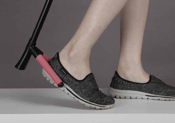 AA25 design features for effortless shoe wearing